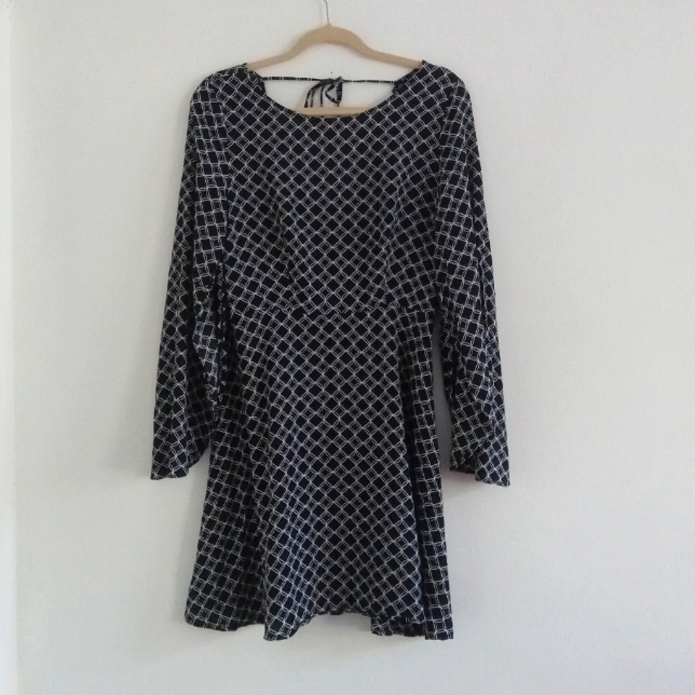 Charlotte Russe Geometric Print Cape Sleeve Dress